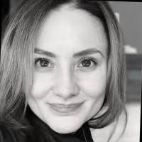 Black and white profile picture of Diana Cernat, a satisfied Legal Hunt client, smiling warmly.