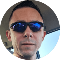 Profile picture of Tommaso Bilotta, a satisfied Legal Hunt client, wearing sunglasses inside a car.